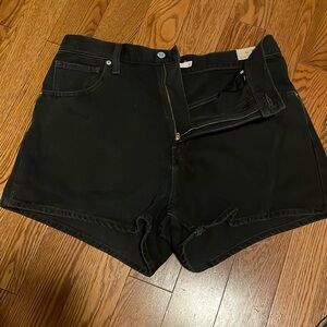 Levi’s high wasted ‘mom shorts’